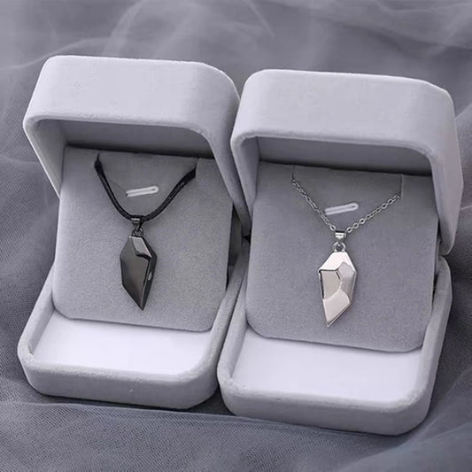 Collier Couple Aimanté ECG : Le Cadeau Saint-Valentin Parfait - dmdshop